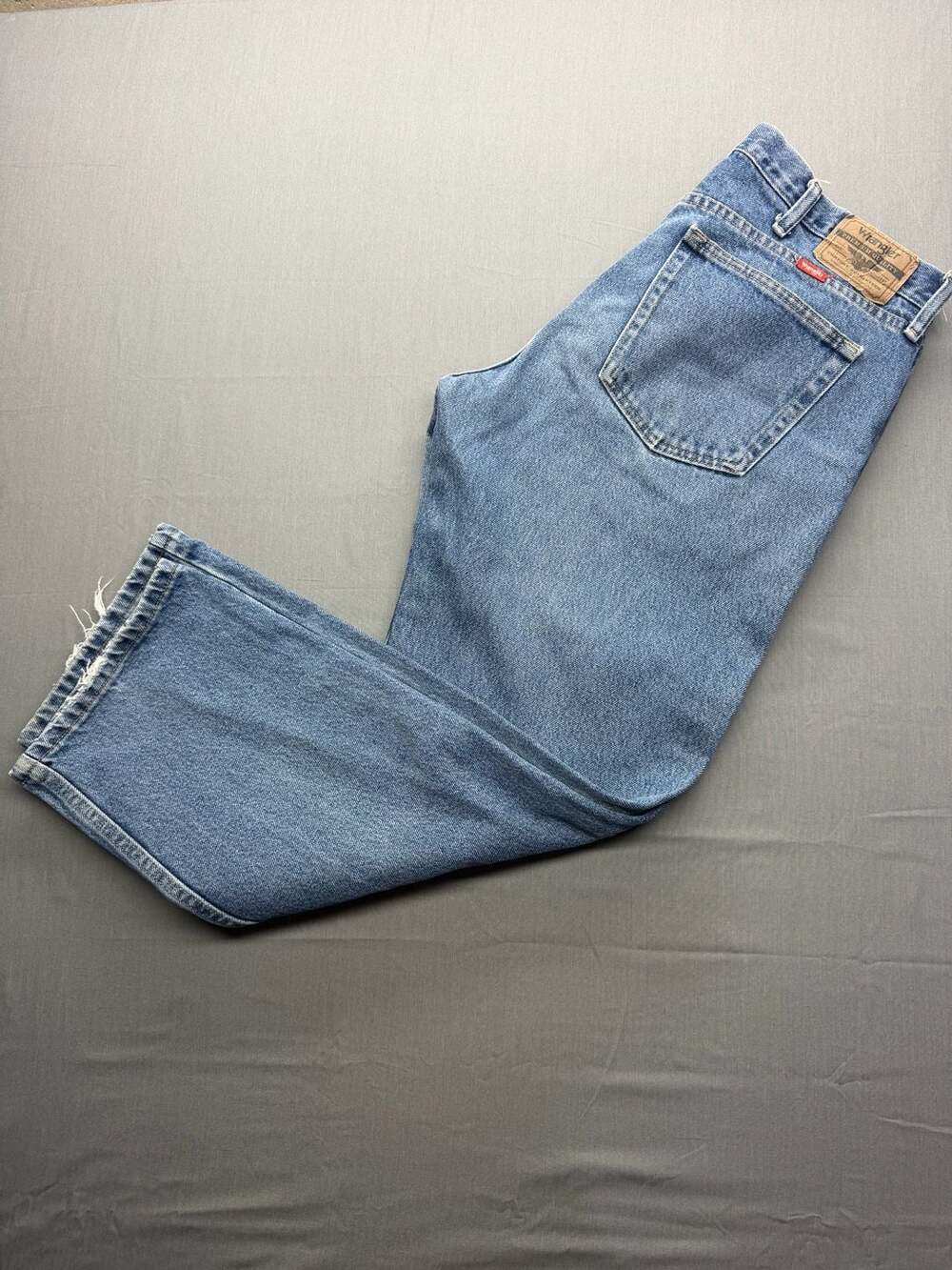 Wrangler Jeans Size 34 x 30 Medium Wash Denim Blue